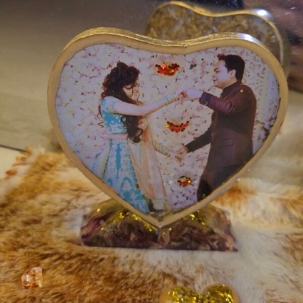 Table top heart frame with stand