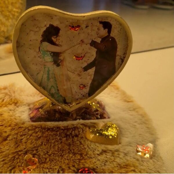 Table top heart frame with stand