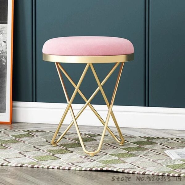 Round Pink Metal Puff