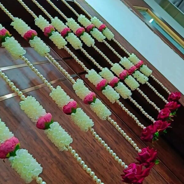 VELVET ROSE MOGRA HANGING