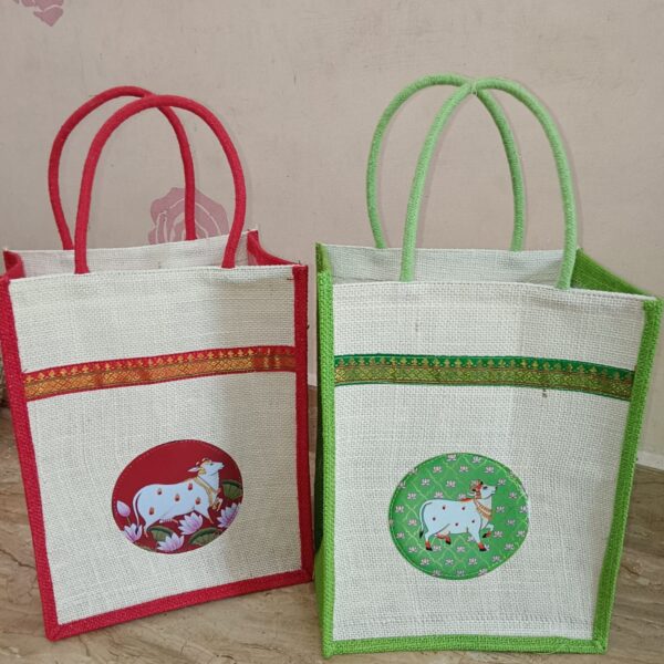 Return gift Bags with Cow print With zari lace Front side cow print Size 10*8*4( in inches) Moq: 12 pcs( 2 colours can be done