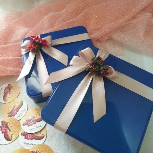 Gift box with Custom Wrapping Size: 6×6×1.5" capacity: 500 gms  with decor & personalized tags MOQ: 20