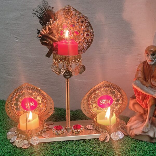 Shubh Labh Peacock Trio Diya "The unmistakable beauty of a peacock is a sight to behold." Full Metallic With Powder Coating Gold Finish Size:- 7.5*2.5*9.5 Inches USE ONLY LED DIYAS/CANDLES WITH THE PRODUCT
