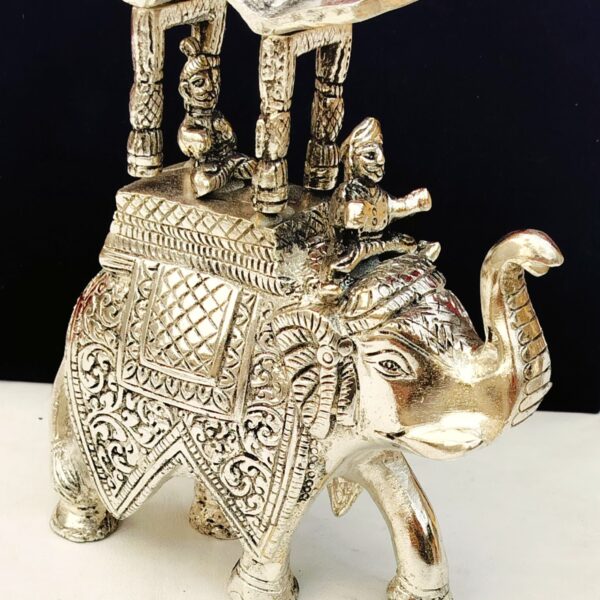 Antique German silver MAHARAJA HATHI with velvet box pack Description 1. Antique German silver elephant with pure silver finish 2. Heavy weight Maharaja hathi each piece pack in blue velvet Gift box video attached 3. Size :- Height -10" inch Length - 7"" inch 4. MOQ -2 PIECE
