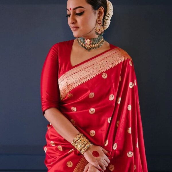 Soft silk saree with Beautiful gold Zari design