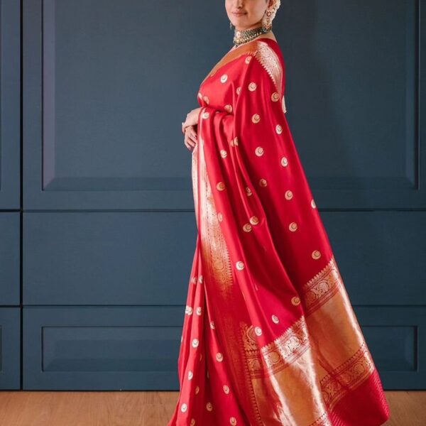 Soft silk saree with Beautiful gold Zari design