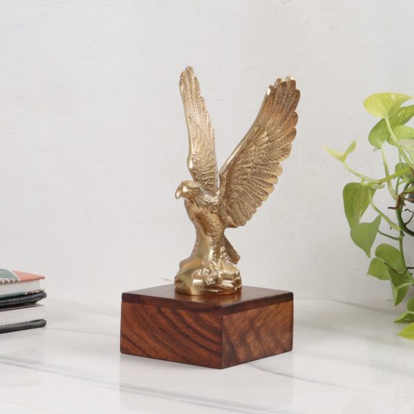 Gold Aluminum Eagle Table Decor