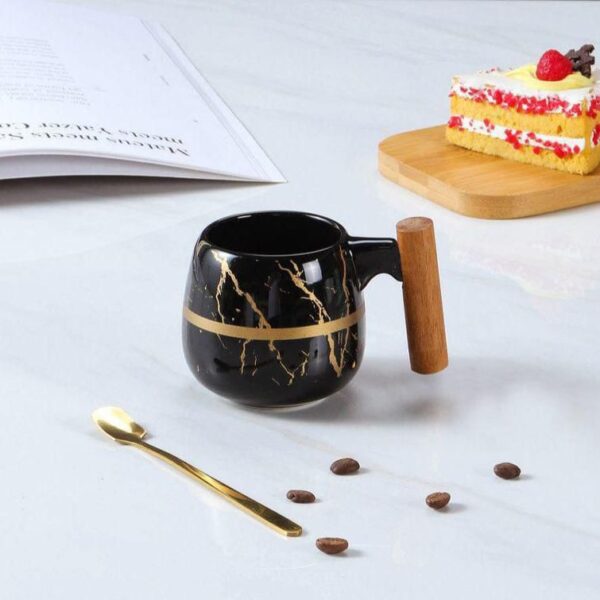 Tea cup set with wood handle