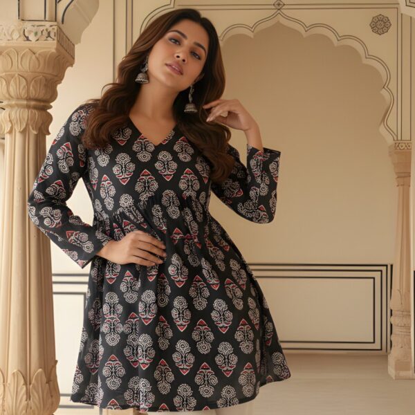 Woman Black Rayon Fancy Tunic & Top