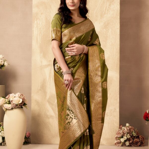 Rich Pallu Silk Saree with Zhallar