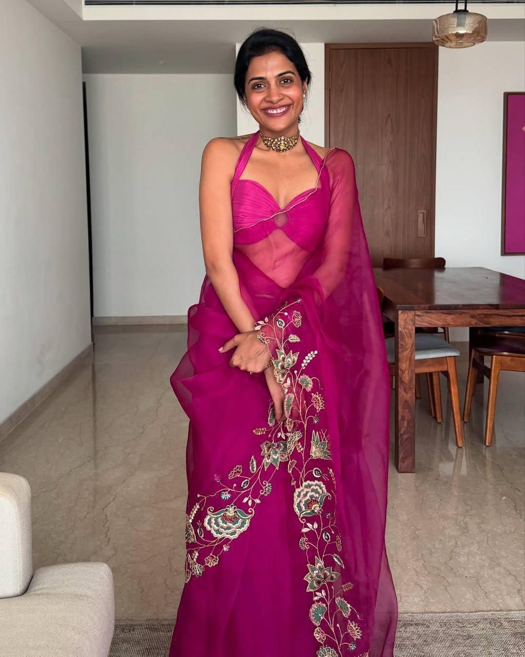 Soft organza saree with embroidery jari and thread work - Image 2