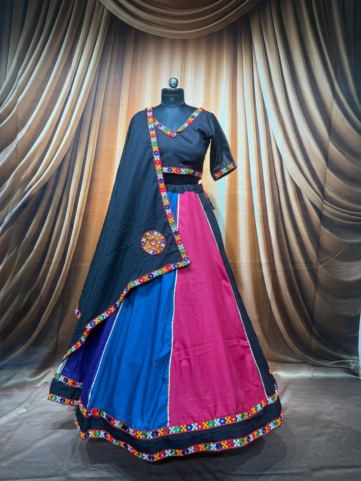 Navratri Cotton Silk Lehenga With Kali Gamthi Lace Chaniya Choli - Image 3