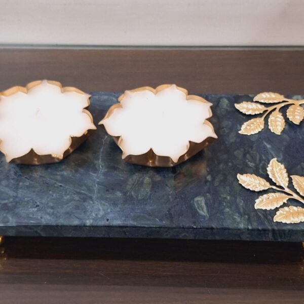 Green marble chawki with 2 aroma wax urli