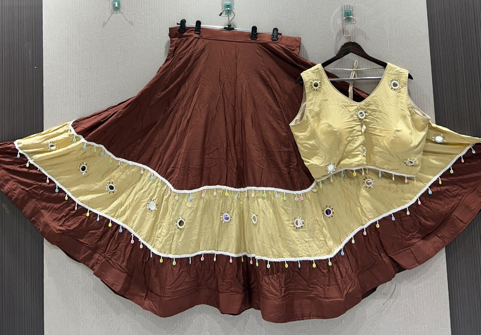 Real Mirror Lace Skirt With Designer Kodi Blouse - Image 6