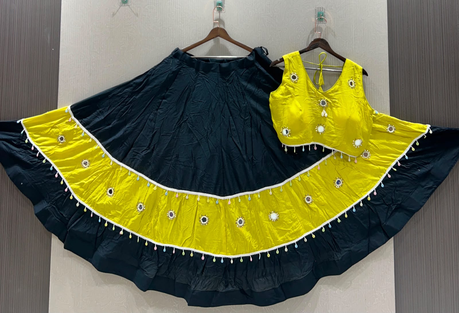 Real Mirror Lace Skirt With Designer Kodi Blouse - Image 8