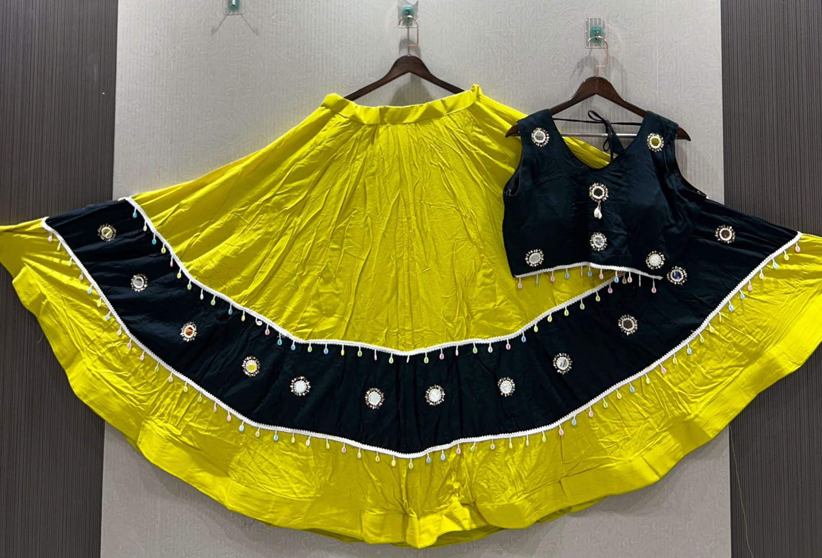 Real Mirror Lace Skirt With Designer Kodi Blouse - Image 11