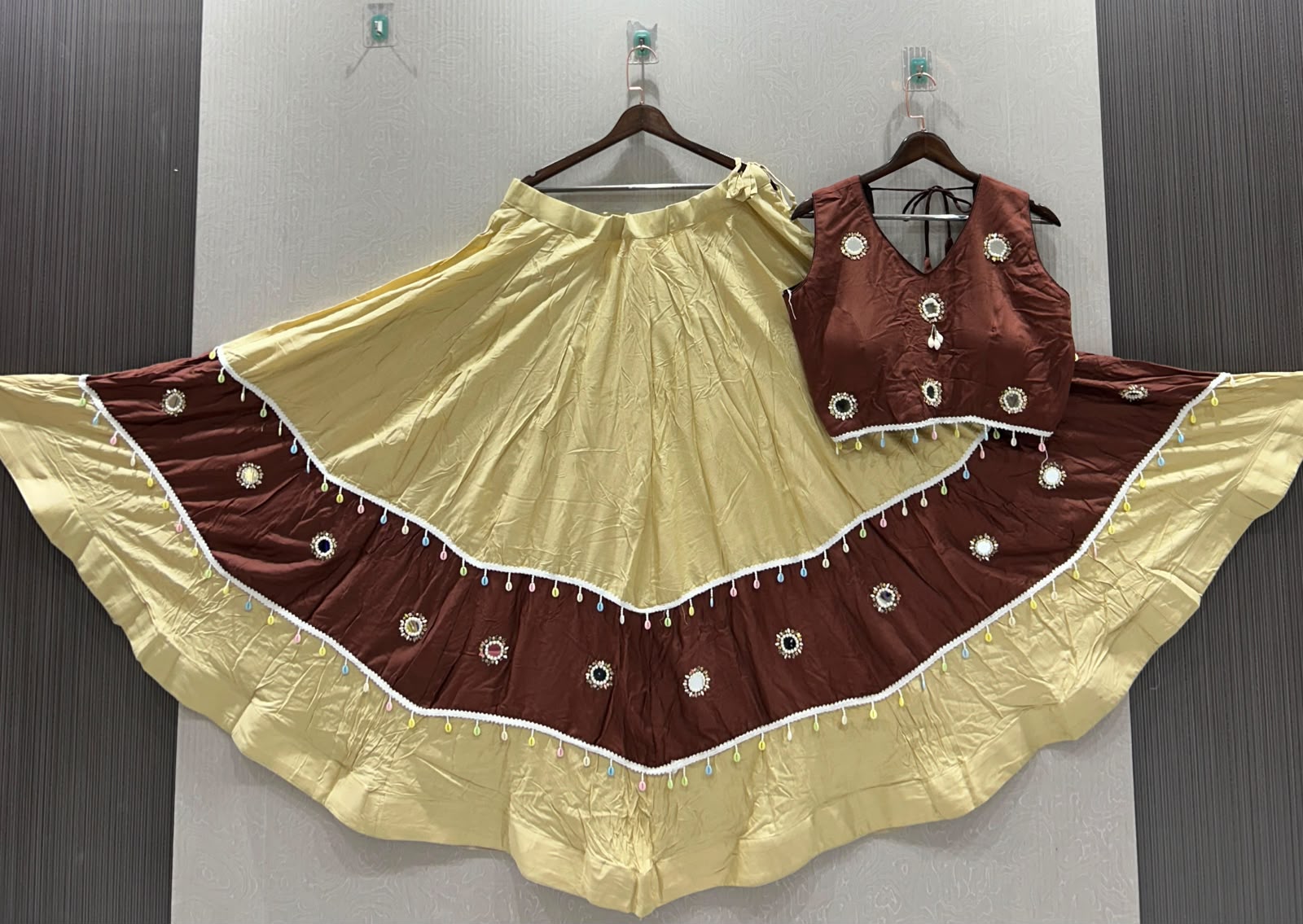 Real Mirror Lace Skirt With Designer Kodi Blouse - Image 13