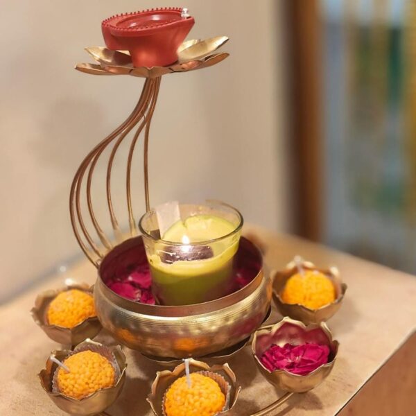 Designer Urli Set lotus-shaped tea light holders