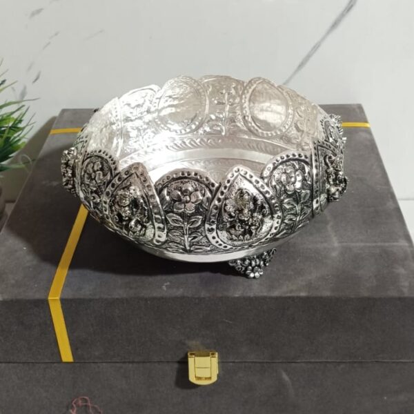 German silver aast laxmi urli