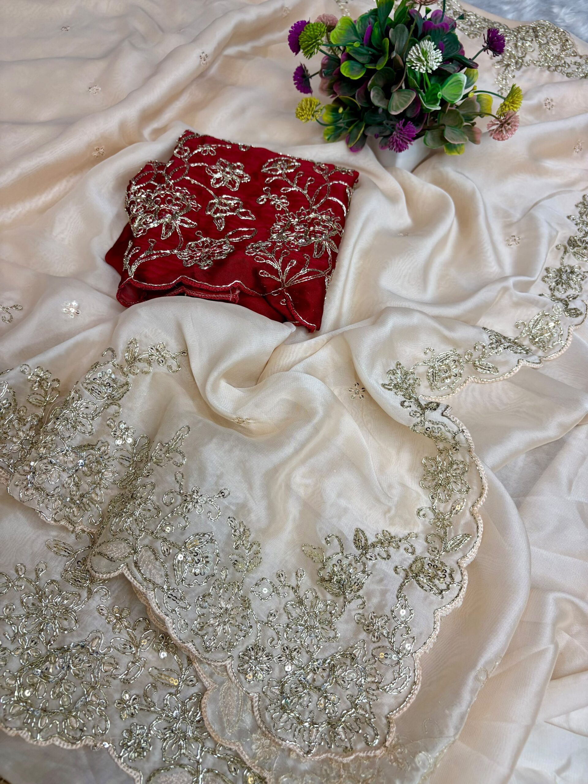 Elegant off-white silk fabric saree paired - Image 3