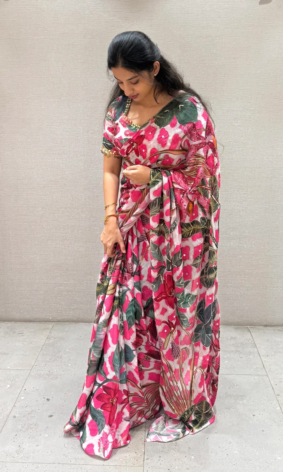 Soft Tebi Silk Saree with Mirror and Print Work - Image 3